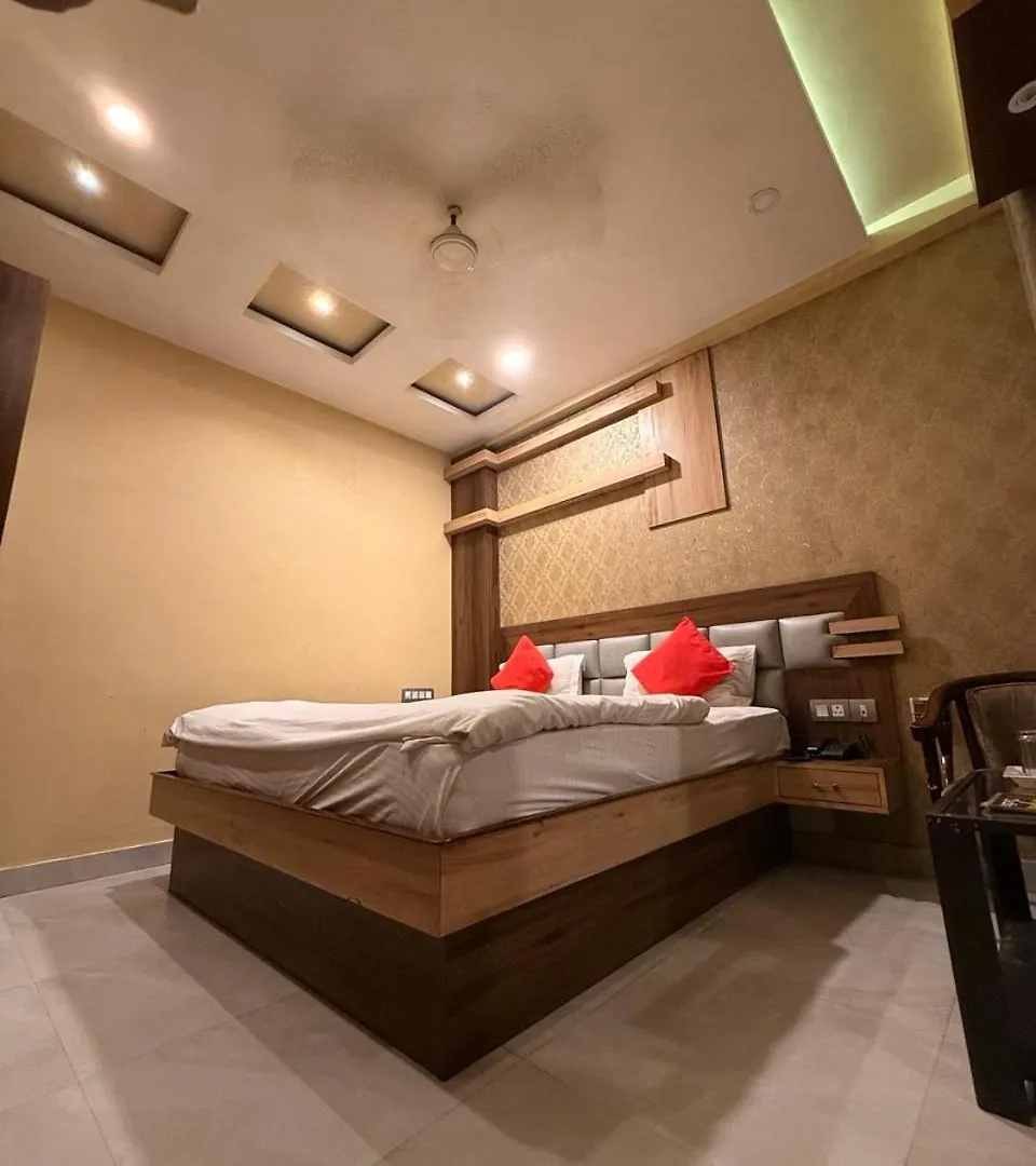 ****  Raj Kamal Hotel Near Railway Junction Benares India