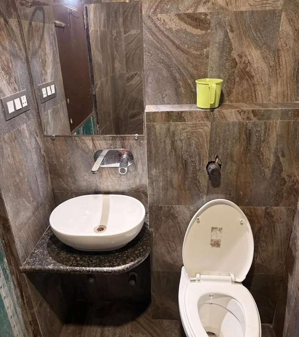 Raj Kamal Hotel Near Railway Junction Benares 4*,