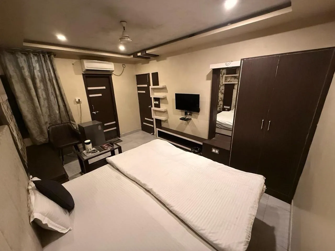 Raj Kamal Hotel Near Railway Junction Benares India