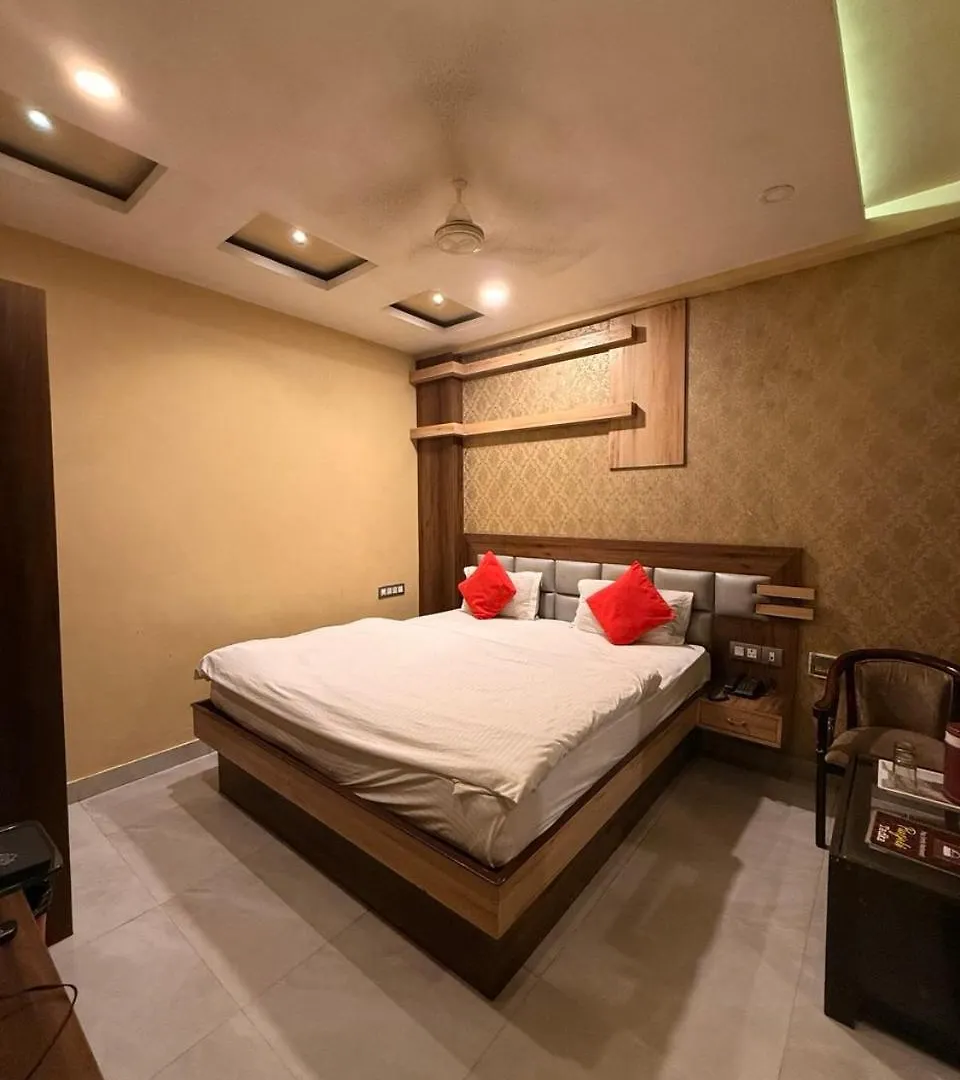 Raj Kamal Hotel Near Railway Junction Varanasi