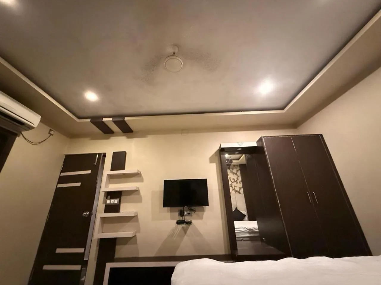 Raj Kamal Hotel Near Railway Junction Varanasi