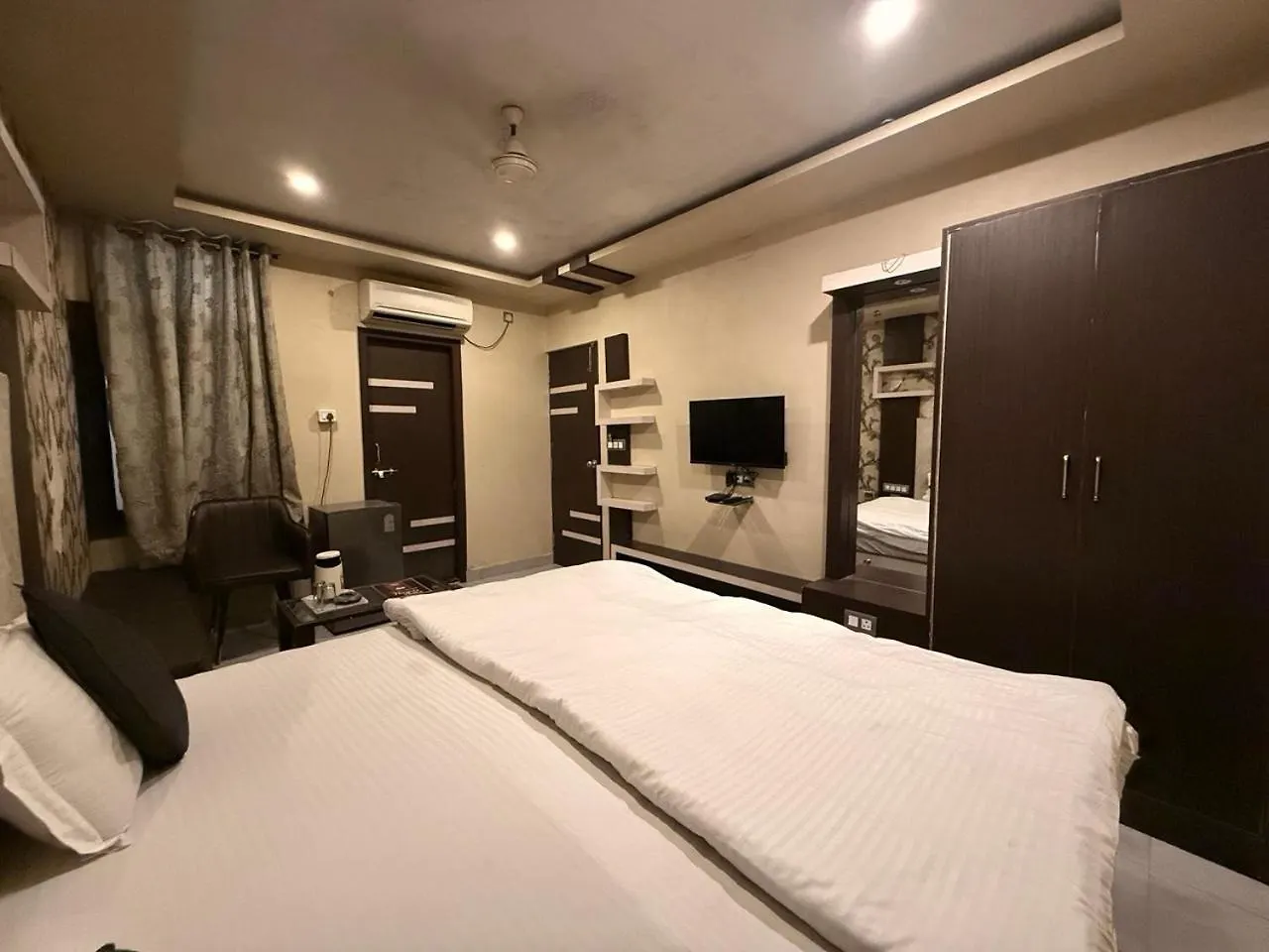 Raj Kamal Hotel Near Railway Junction Varanasi India